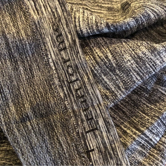 Lululemon fitted top. Size 4. Black with grey. - Picture 4 of 5